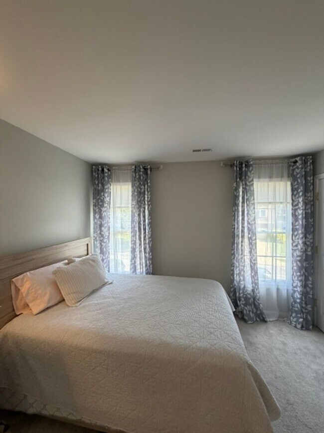 Building Photo - SPACIOUS SF HOME IN GERMANTOWN