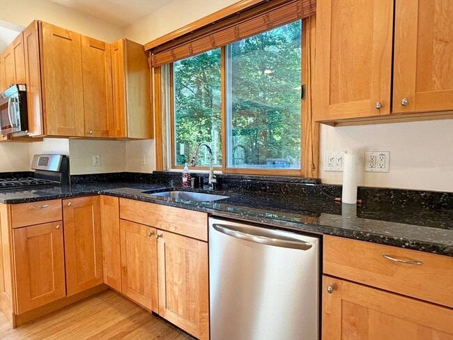 Building Photo - 63 Pierrepont Rd