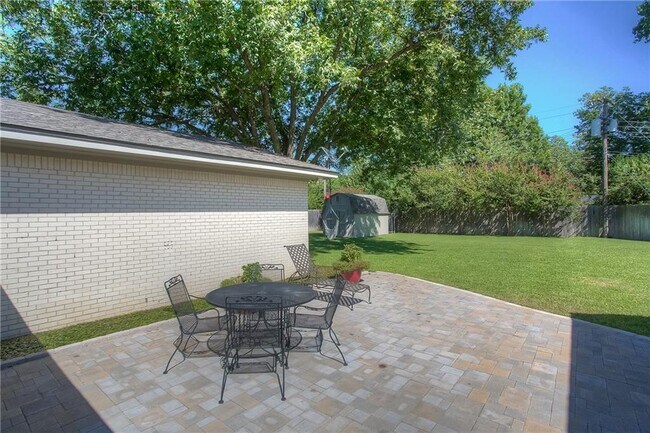 Building Photo - Beautiful Home in Tanglewood