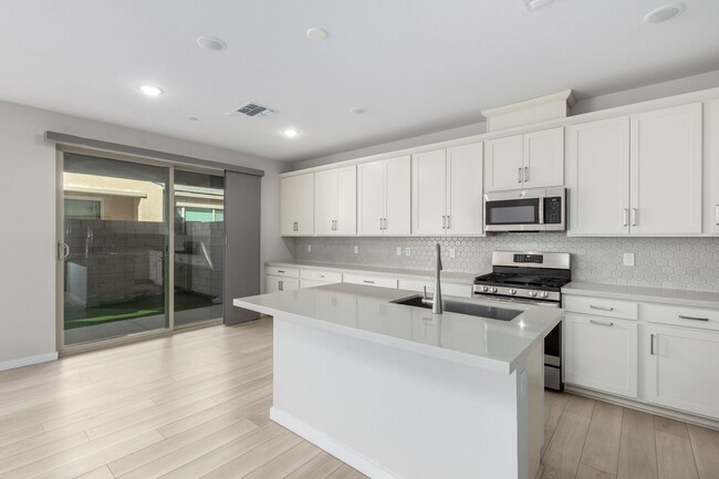 Building Photo - Modern and Spacious Townhome in the Mosaic...