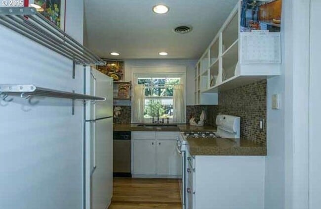 Building Photo - Updated Lake Oswego Home with Hardwood Floors, Large Deck & Owner-Paid Landscaping