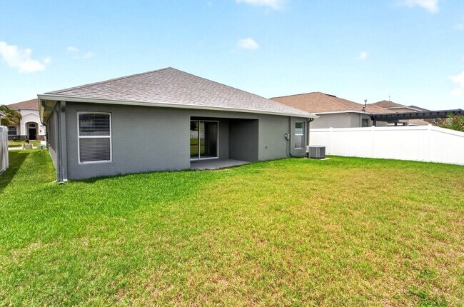 Building Photo - 13128 Royal Pines Ave