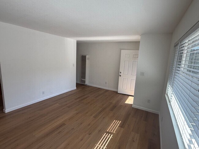 Building Photo - 301 Willard Ave