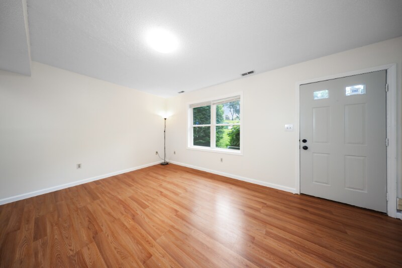 Building Photo - 146 Macarthur Dr