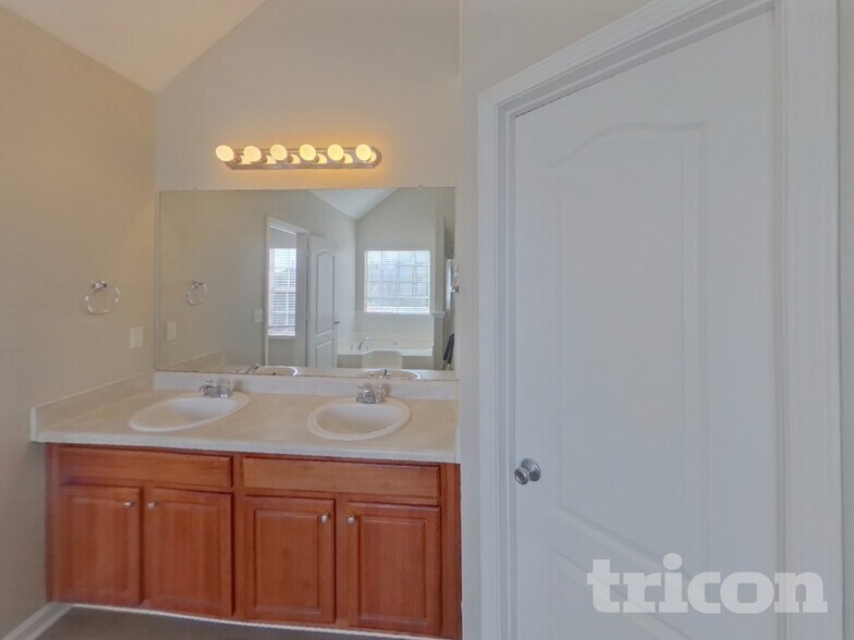 Building Photo - 1218 Polk Crossing