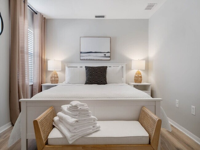 Building Photo - 6 Clinton Ct N