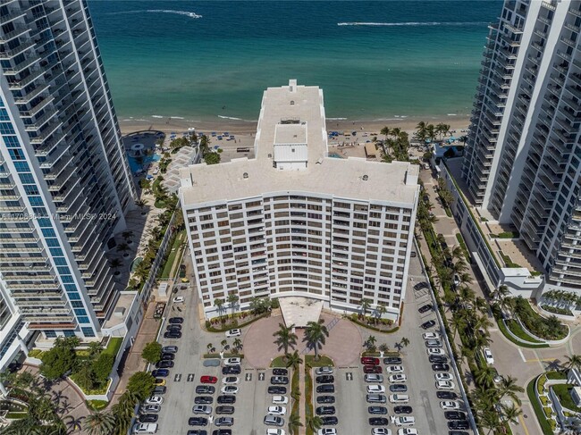 Building Photo - 3505 S Ocean Dr