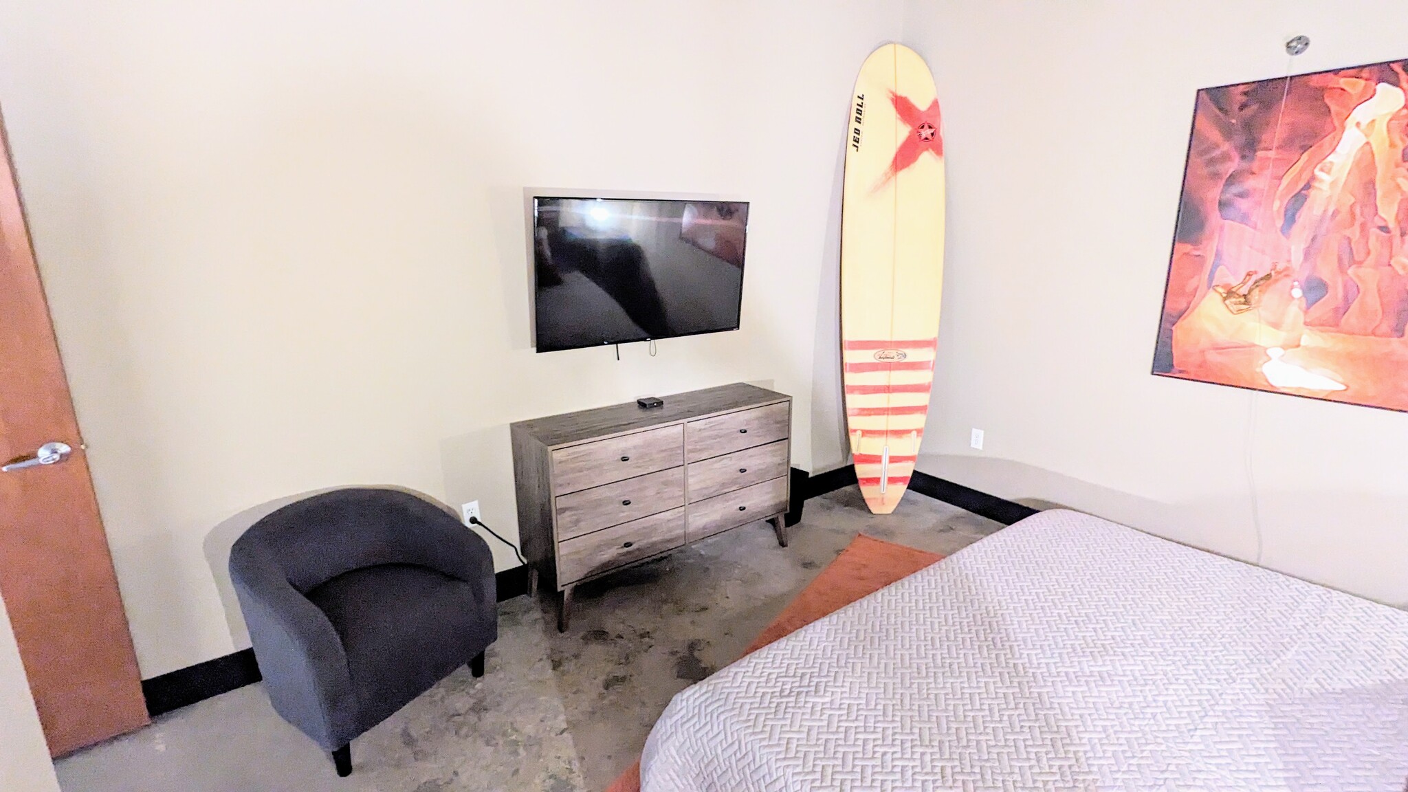 BEDROOM TV - 401 W Shoreline Dr