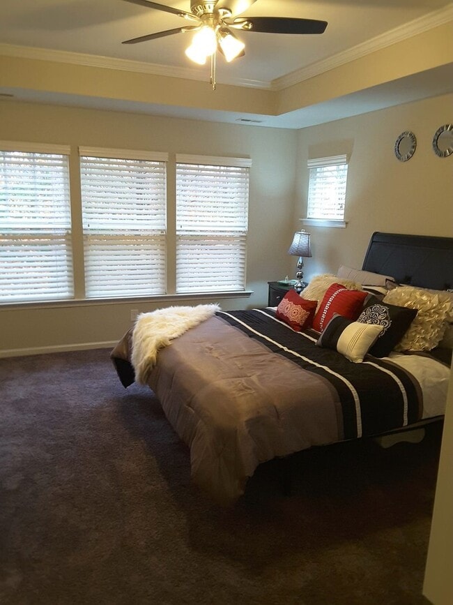 Building Photo - Liberty Crossing