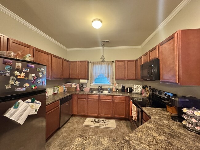 Building Photo - 400 Glenhaven Ln