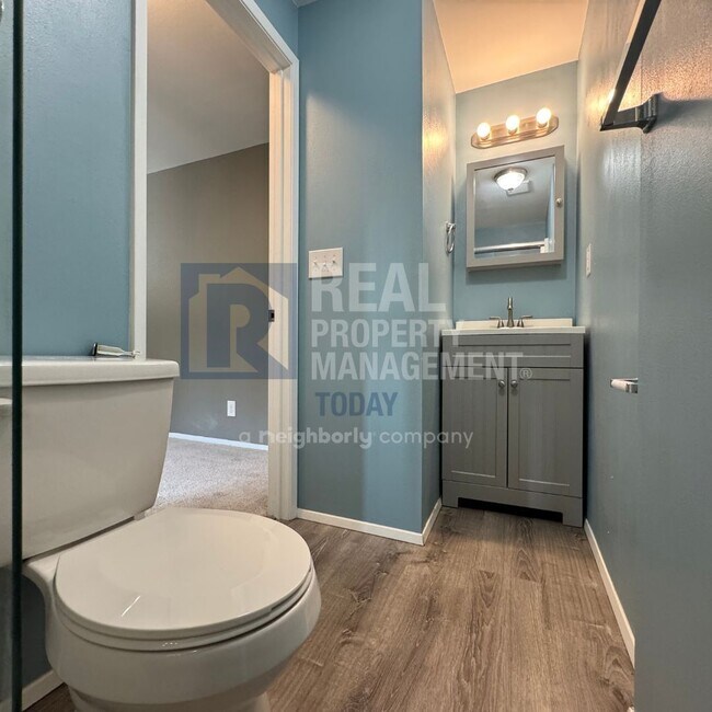 Building Photo - Rare 4 Bedroom Plus 4 Bathroom Home!