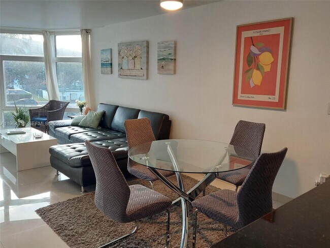 Building Photo - 3375 N Country Club Dr