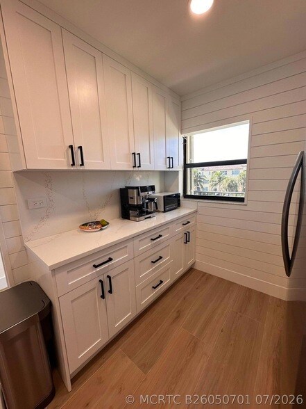 Building Photo - 7430 S Ocean Dr