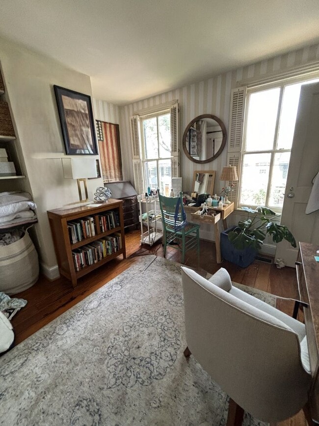 Building Photo - 408 Queen St