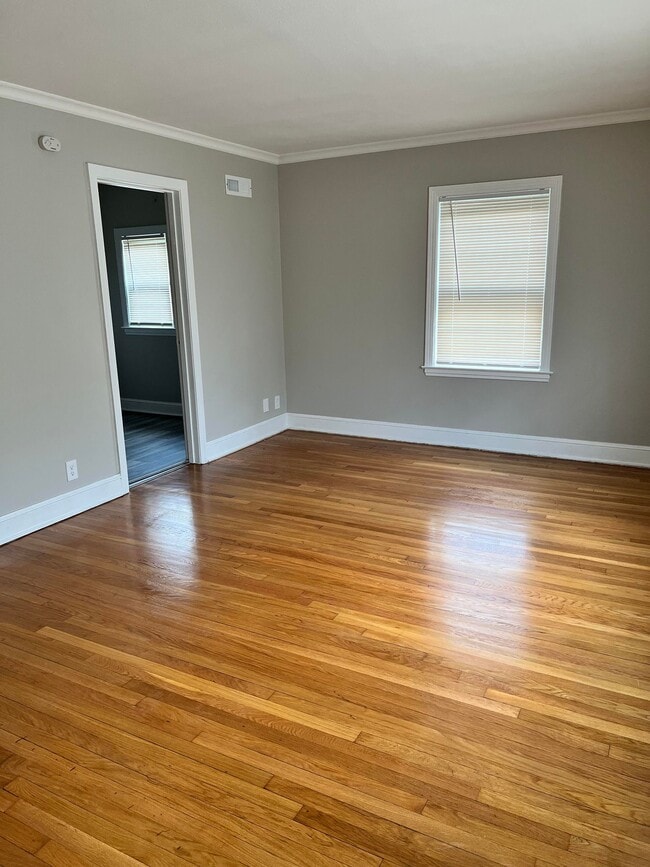 Building Photo - Farmington Corners