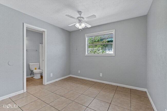 Building Photo - 1820 E Texas St