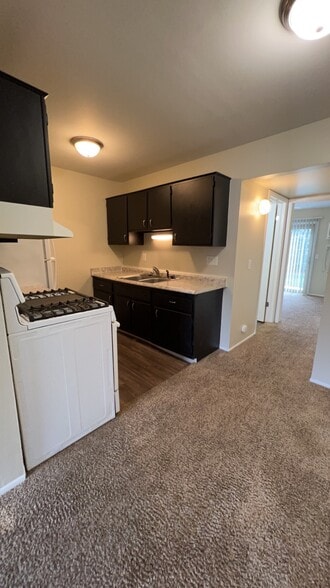 Building Photo - Davis Creek Apartments