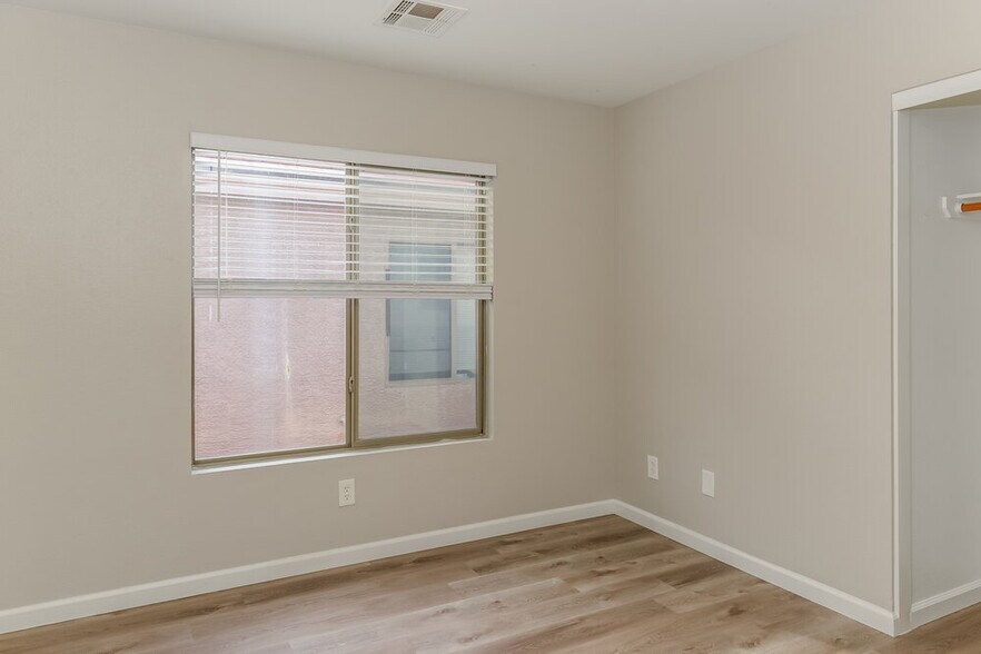 Building Photo - 3409 Greenwood Springs Dr