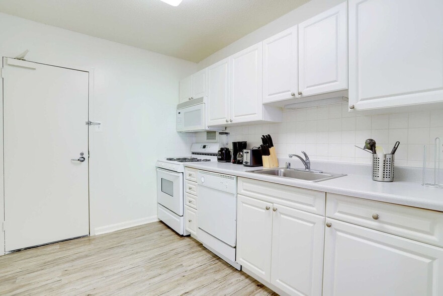 Building Photo - 2111 Richmond Hwy