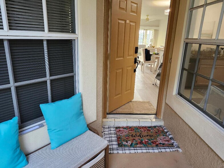 Entryway - 13020 Amberley Ct