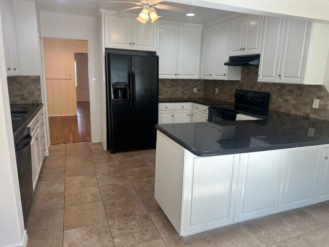 Building Photo - Bluebonnet Circle Charmer