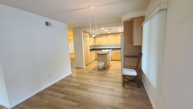 Building Photo - Amazing 4 Bedroom Home with Pool across from Cowls Mt