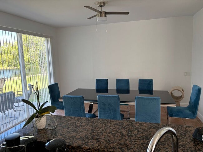 Building Photo - 4361 Dogwood Cir