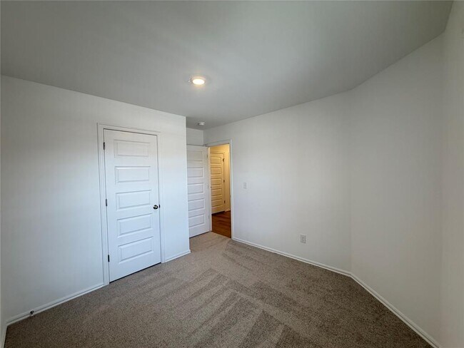 Building Photo - 10005 SW 38th St