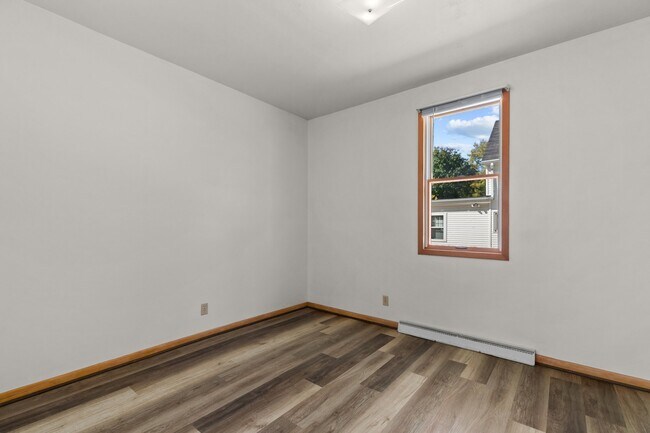 Building Photo - 1343 1/2-1343 1/2 W Washington St
