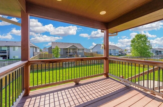 Building Photo - Luxurious Bel Aire Home