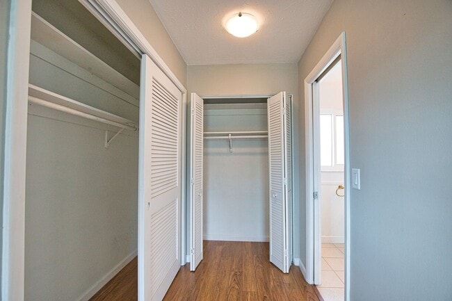 Building Photo - Annual Unfurnished 2 Bedroom 2 Bathroom Single Family Home in Venice Gardens with Water View!