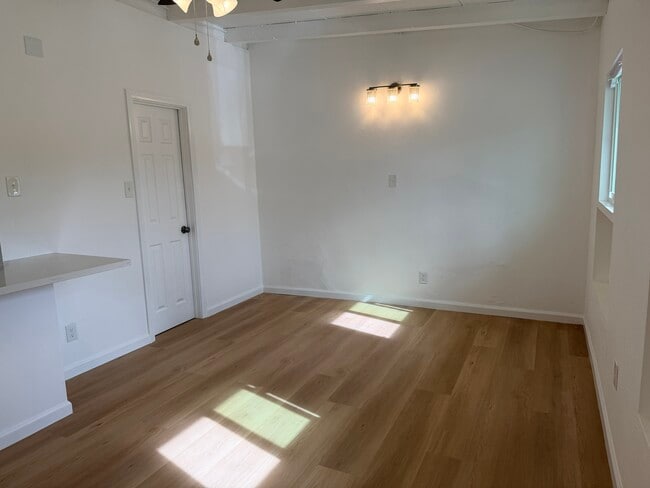 Building Photo - 13690 Old 215 Frontage Rd