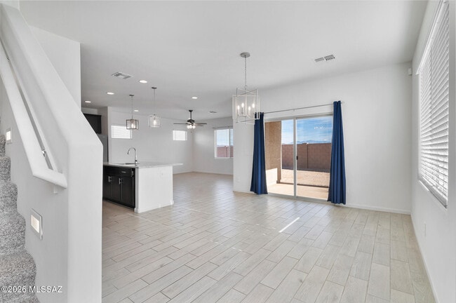 Building Photo - 7801 S Walnutview Dr