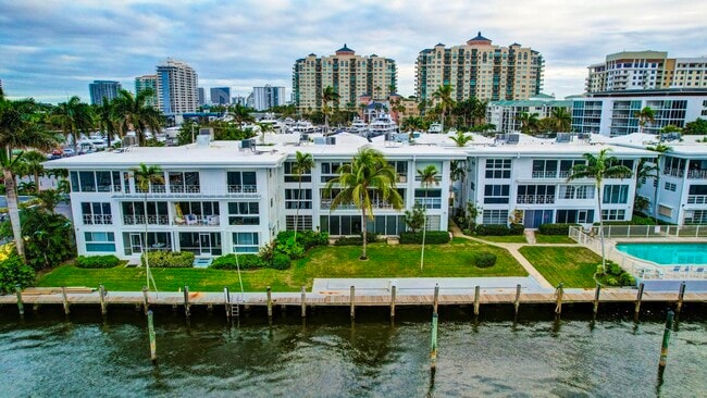 Building Photo - 2727 Yacht Club Blvd