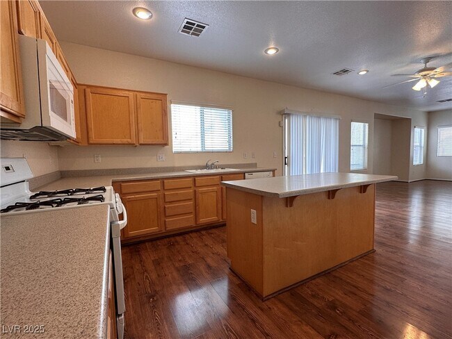 Building Photo - 2586 Highland Cliff Dr