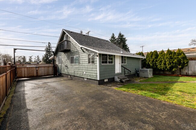 Building Photo - 840 West St