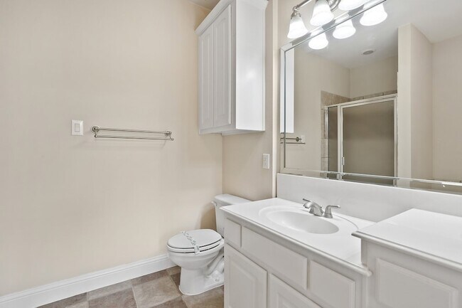 Building Photo - 5812 La Vista Dr