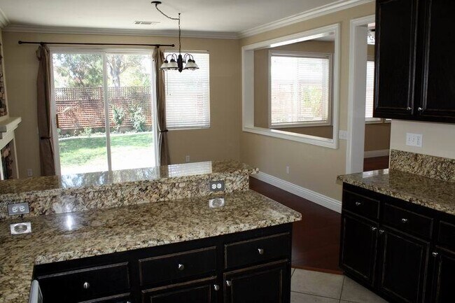 Building Photo - Beautiful  3bed 2.5 ba in Paseo del Sol. Lots of Amenities! Available now!