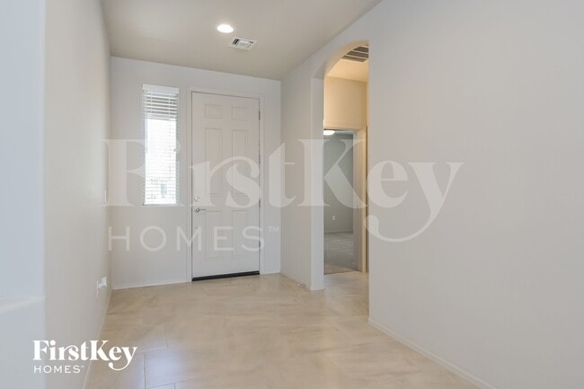 Building Photo - 9662 S Via Bandera