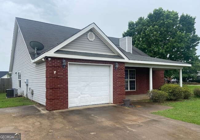 Building Photo - 225 Wembley Dr