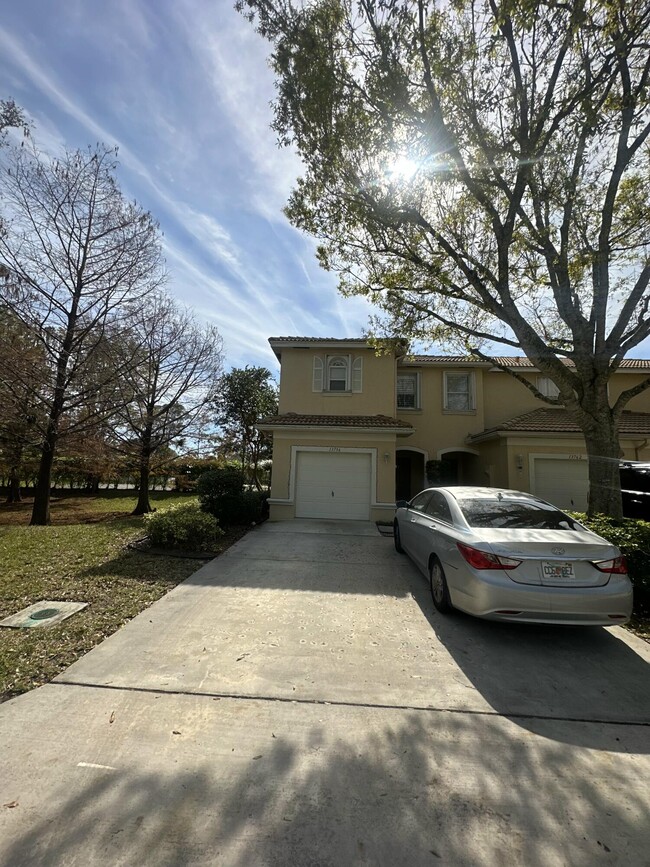 Building Photo - 13756 Creston Pl