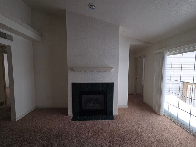 Building Photo - Discover your dream Townhome in Manitowoc!