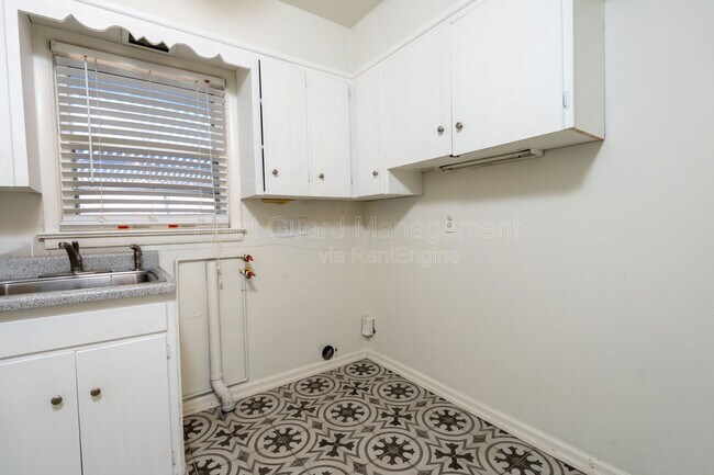 Building Photo - 6002 E 8th St N