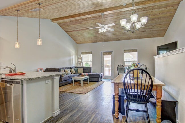 Building Photo - 1813 Eleventh Street-SI ID1023289P