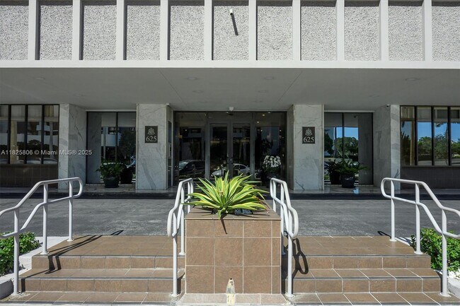 Building Photo - 625 Biltmore Way