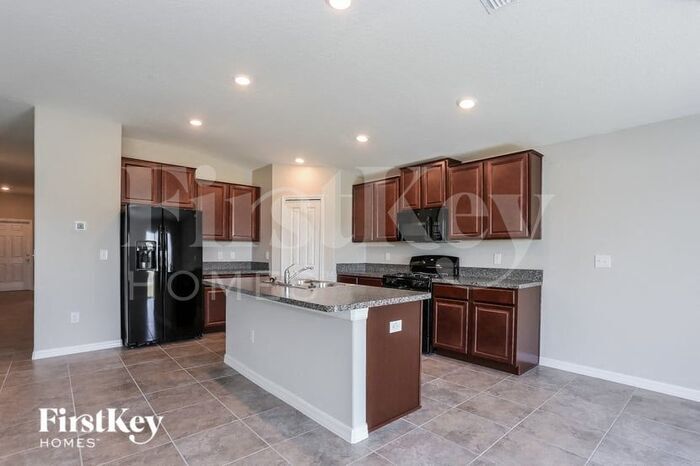 Building Photo - 5050 White Chicory Dr