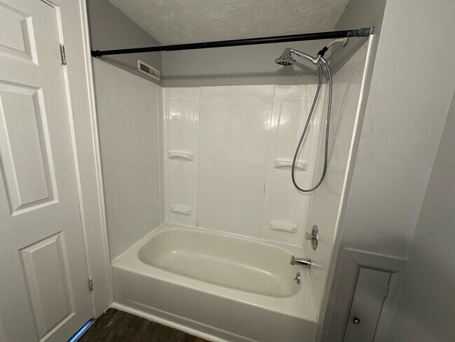 Building Photo - 2411 Indiana Way NE