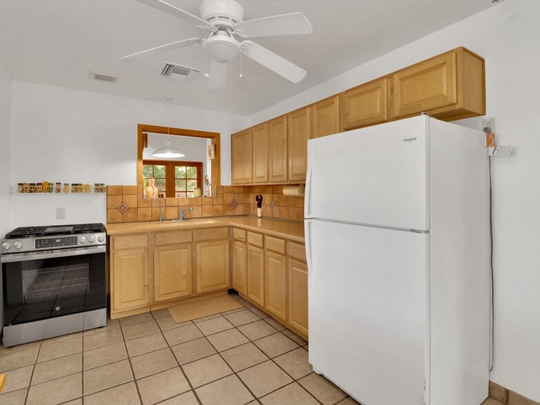 Building Photo - 1022 E Keim Dr