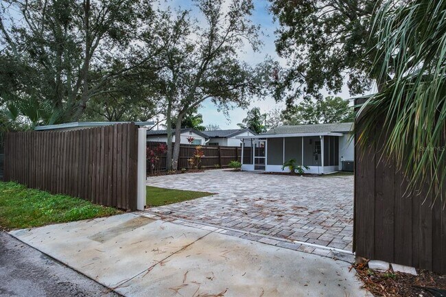 Building Photo - 781 40th Ave NE