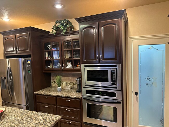 Building Photo - Available March 1st!  Modern 5-Bedroom 4-Bathroom Home in SW Bentonville